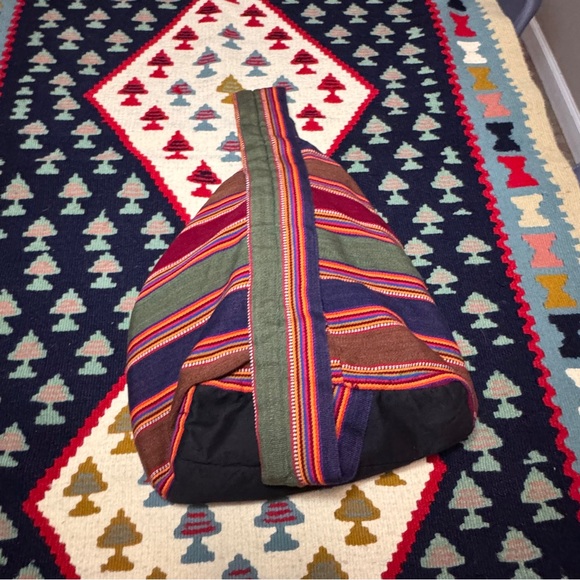 Las Manos Handwoven Sling Boho Bag made in Guatemala - Picture 9 of 9